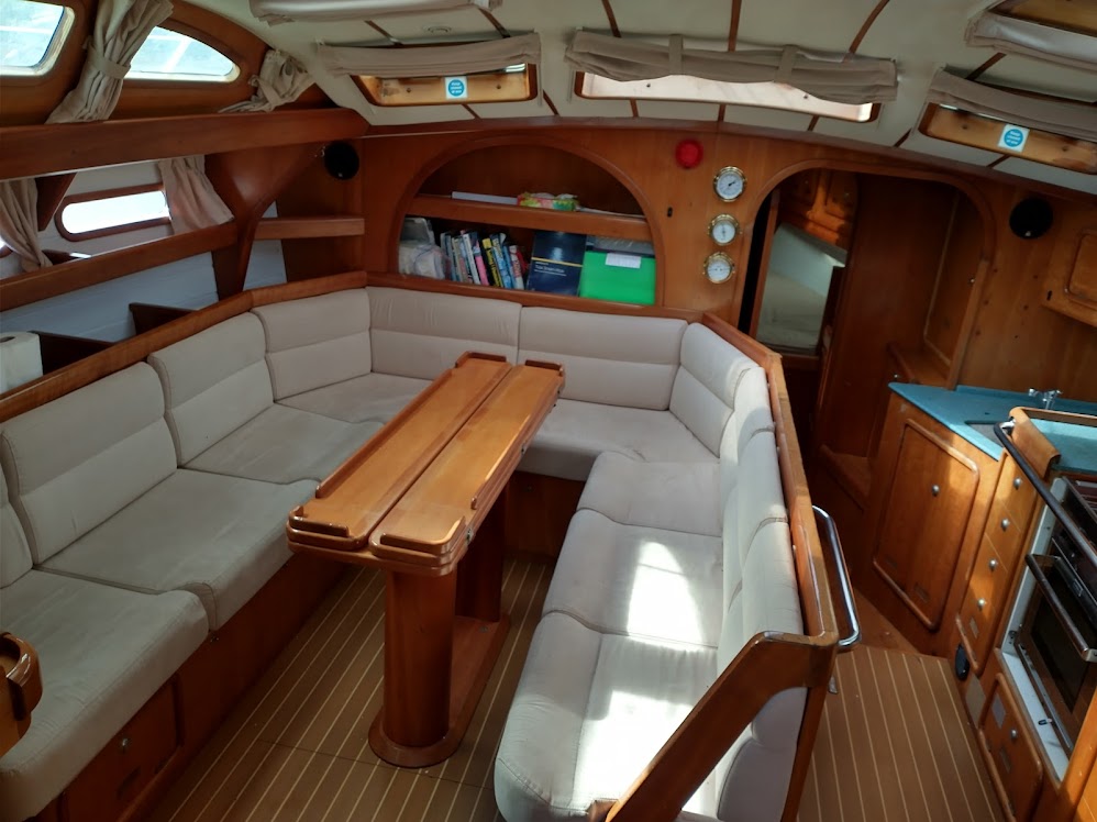 Photo of the inside of the Ovni 43